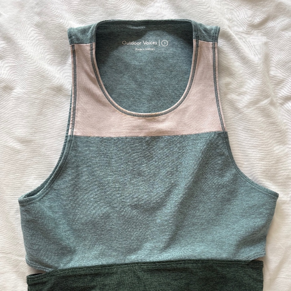 Outdoor Voices Tri-tone Flashback Blue/Green/Pink Activewear Workout Bra (Small)